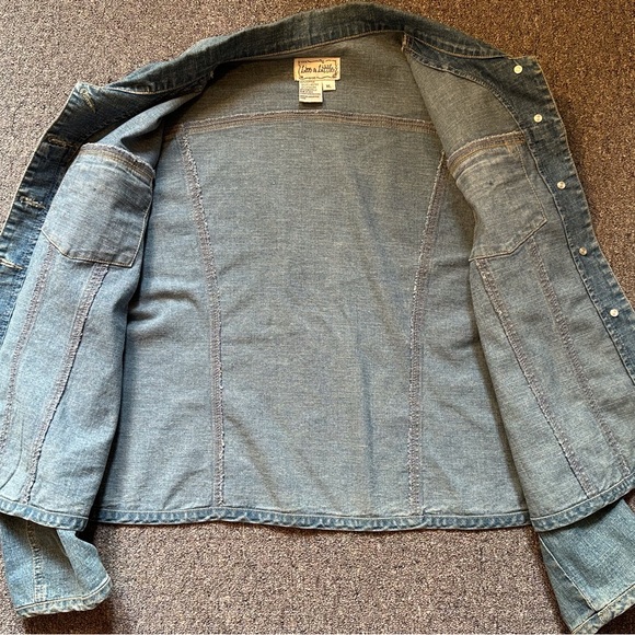Women’s XL light wash denim jacket. LIVE A LITTLE. $12 light weight, stretchy. - Picture 6 of 7